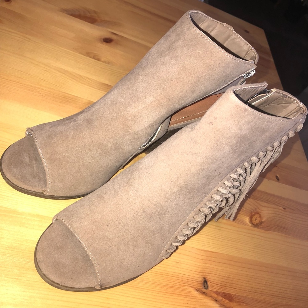 PRICE DROP ! 🚧 Cute Wedges!